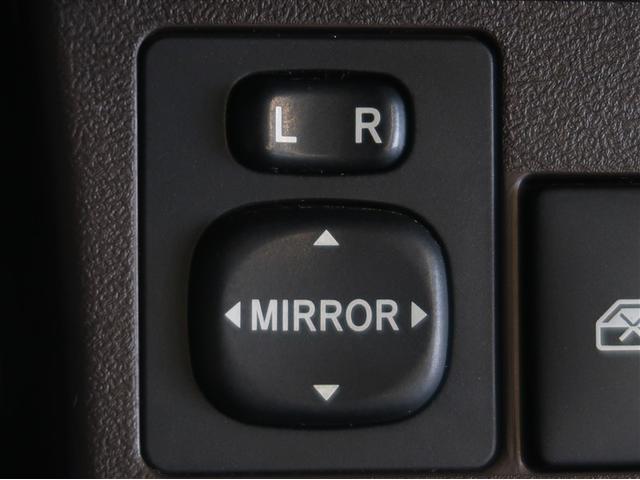 ミラー角度調整機能付きです。