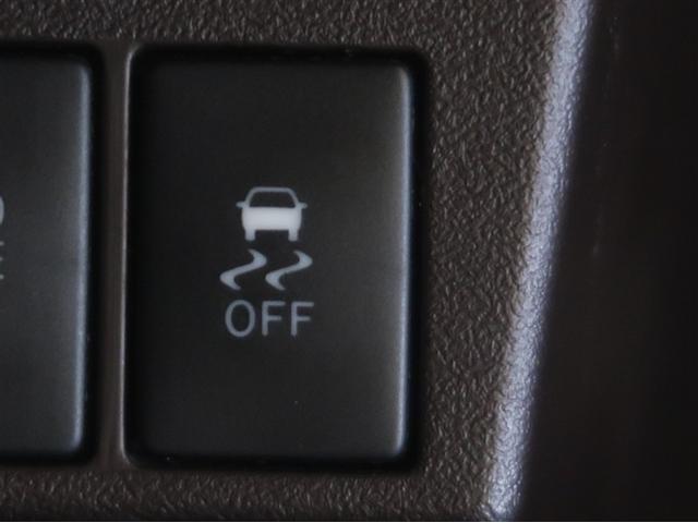 トラクションコントロールとは、滑り易い路面での発進時や加速時にタイヤの空転を抑え、駆動力確保に貢献する機能です。詳細は販売店スタッフまでお尋ね下さい。