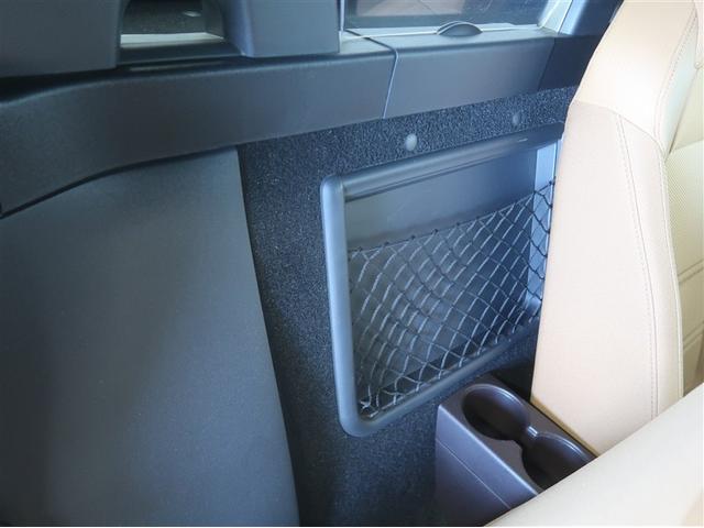 助手席後ろにも小物入れがあります！