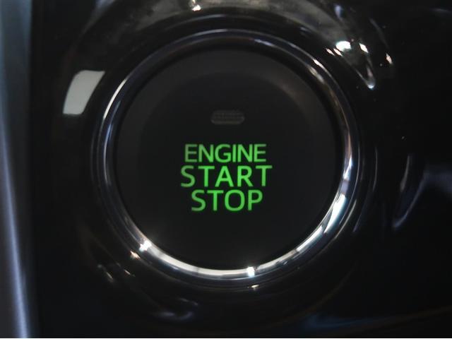 スマートキーを携帯していればキーを取り出さずにドアを施錠＆解錠。車の始動も可能です。