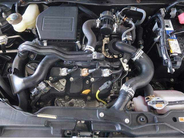 普段はあまり見ないエンジンルーム内も綺麗に仕上げています。見えない所も清潔に保ちたいですよね。