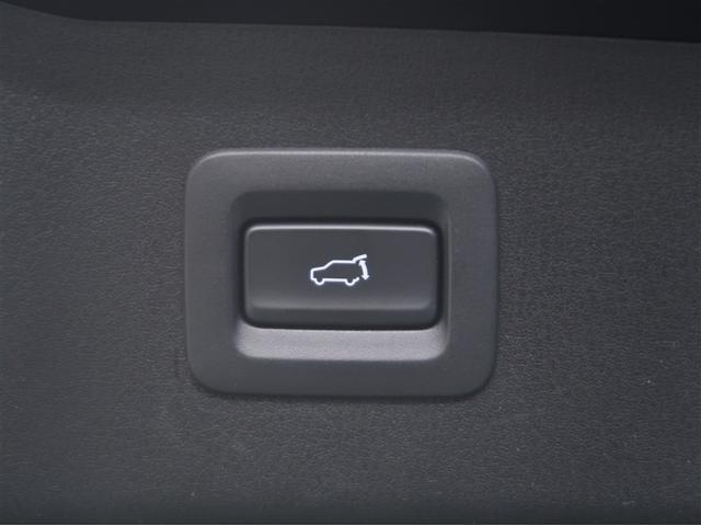 後ろが狭くてもサッと積める。途中で止められる安心のバックドア。後ろの駐車スペースが狭い時に重宝しますよ♪