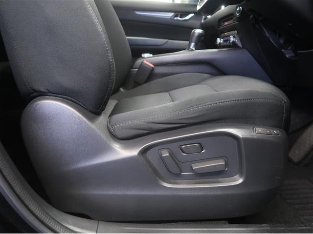 パワーシート搭載。微妙な調整が手軽に出来、最適なポジションで運転することが可能です。