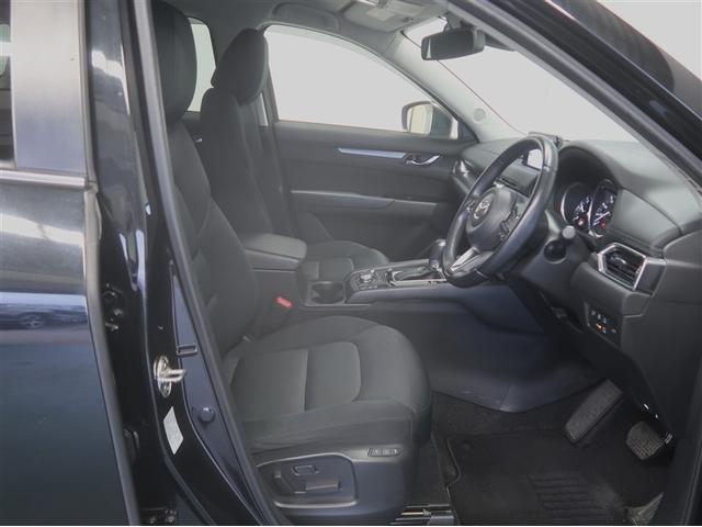 見通しの良いすっきりとした視界で、誰でも運転し易いです。運転のし易さは疲れにくさにも繋がりますよ♪