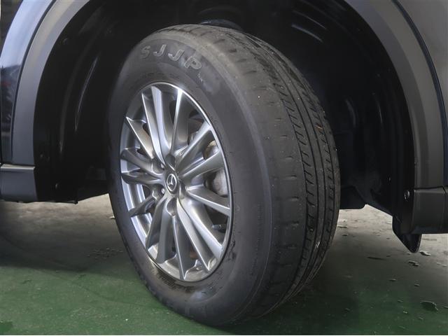 スポーティな印象を与える純正ホイールです。何処までも走って行来たくなるようなデザインですね♪