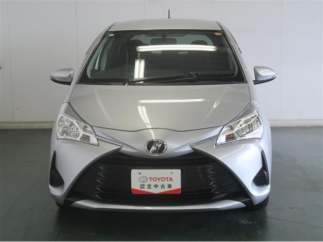 ヴィッツ Ｆ　アイドリングストップ車　パワーウィンドウ　エアバック　Ｗエアバック　エアコン　横滑り防止装置　キーレスキー　パワステ　ＡＢＳ　ミュージックプレイヤー接続可　ワンオーナー（4枚目）