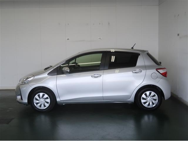 ヴィッツ Ｆ　アイドリングストップ車　パワーウィンドウ　エアバック　Ｗエアバック　エアコン　横滑り防止装置　キーレスキー　パワステ　ＡＢＳ　ミュージックプレイヤー接続可　ワンオーナー（5枚目）