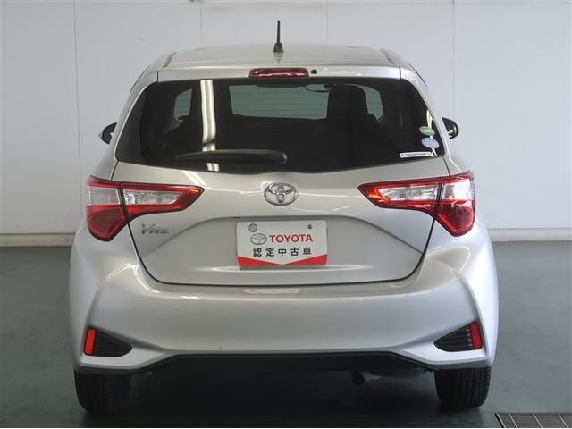 ヴィッツ Ｆ　アイドリングストップ車　パワーウィンドウ　エアバック　Ｗエアバック　エアコン　横滑り防止装置　キーレスキー　パワステ　ＡＢＳ　ミュージックプレイヤー接続可　ワンオーナー（7枚目）