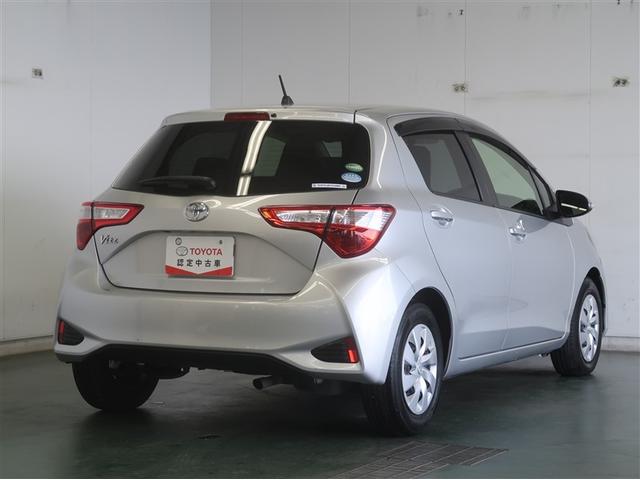 ヴィッツ Ｆ　アイドリングストップ車　パワーウィンドウ　エアバック　Ｗエアバック　エアコン　横滑り防止装置　キーレスキー　パワステ　ＡＢＳ　ミュージックプレイヤー接続可　ワンオーナー（8枚目）