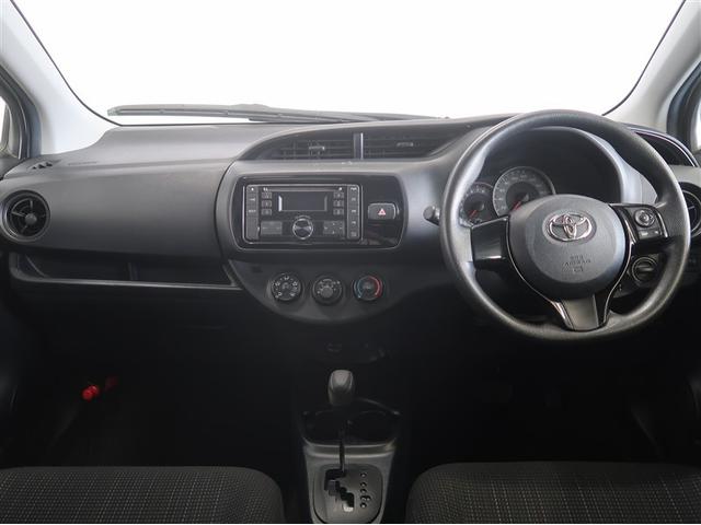 ヴィッツ Ｆ　アイドリングストップ車　パワーウィンドウ　エアバック　Ｗエアバック　エアコン　横滑り防止装置　キーレスキー　パワステ　ＡＢＳ　ミュージックプレイヤー接続可　ワンオーナー（9枚目）