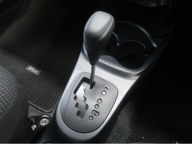 ヴィッツ Ｆ　アイドリングストップ車　パワーウィンドウ　エアバック　Ｗエアバック　エアコン　横滑り防止装置　キーレスキー　パワステ　ＡＢＳ　ミュージックプレイヤー接続可　ワンオーナー（25枚目）