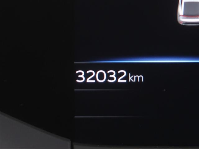 プリウス Ｇ　１オーナー　衝突被害軽減ブレーキ　アイドルストップ　ＬＥＤライト　フルセグＴＶ　ＡＣ１００Ｖ　アルミホイール　クルーズコントロール　ＴＶ　キーフリー　スマキー　カーテンエアバック　エアコン　ＥＳＣ（8枚目）