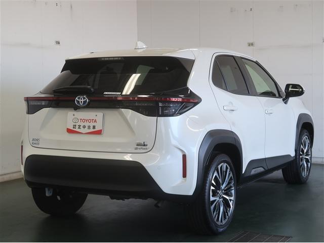 ヤリスクロス ハイブリッドＺ　クルーズＣ　横滑防止装置　リアカメラ　ワンオーナー車　ＬＥＤライト　メモリーナビゲーション　盗難防止装置　電動シート　ドライブレコーダー　ＡＷ　キーレス　スマートキー　ＡＢＳ　ナビ　４ＷＤ　ＥＴＣ（6枚目）