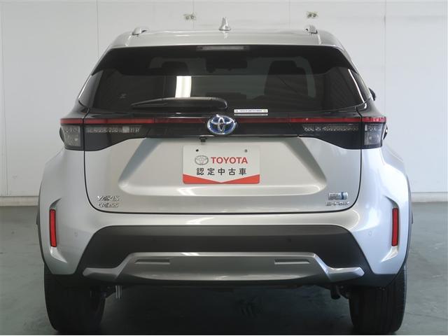 ヤリスクロス ハイブリッドＺ　アドベンチャー　横滑り防止装置　クルーズコントロール　キーレス　４ＷＤ　ＬＥＤヘッドライト　エアバッグ　ミュージックプレイヤー接続可　スマートキー　アイドリングストップ　オートエアコン　パワーステアリング　ドラレコ（5枚目）