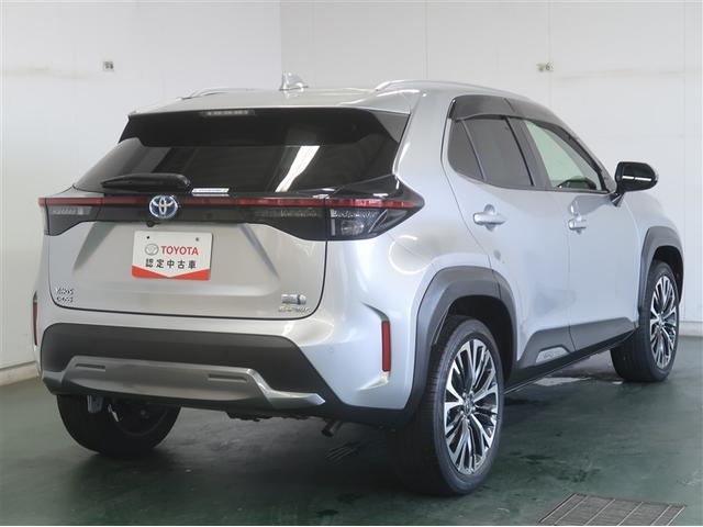 ヤリスクロス ハイブリッドＺ　アドベンチャー　横滑り防止装置　クルーズコントロール　キーレス　４ＷＤ　ＬＥＤヘッドライト　エアバッグ　ミュージックプレイヤー接続可　スマートキー　アイドリングストップ　オートエアコン　パワーステアリング　ドラレコ（6枚目）