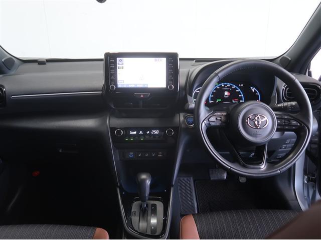 ヤリスクロス ハイブリッドＺ　アドベンチャー　横滑り防止装置　クルーズコントロール　キーレス　４ＷＤ　ＬＥＤヘッドライト　エアバッグ　ミュージックプレイヤー接続可　スマートキー　アイドリングストップ　オートエアコン　パワーステアリング　ドラレコ（7枚目）