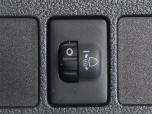 �w�b�h���C�g�̏Ǝ˃|�C���g���㉺�����\�ł��B��Ԃ̎��E�m�ۂ����e�Ղɍs���֗��ł���