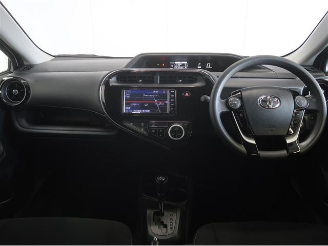 �X�^�C���b�V���ȃf�U�C���̃C���p�l�B�e����X�C�b�`�͎g���Ղ��ʒu�ɔz�u����Ă܂��B