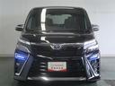 ヴォクシー ハイブリッドＺＳ　煌ＩＩＩ　アイドリングストップ　地デジＴＶ　リヤカメラ　１オナ車　Ｗエアコン　スマートキー　ＤＶＤ再生可　クルコン　ＶＳＣ　キーレス　アルミホイール　ナビ＆ＴＶ　ＬＥＤヘッドランプ　ＥＴＣ　３列シート　ＡＢＳ（4枚目）