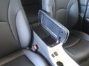 長距離運転に便利、快適アームレスト搭載！