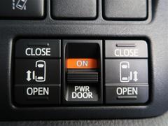 両側電動スライドドア：運転席やスマートキーでも開閉操作可能です。 4