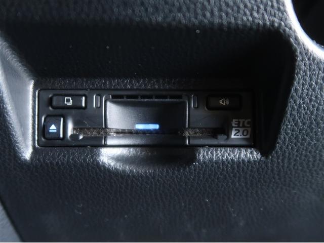 ヴォクシー ハイブリッドS-Z パワーウィンドウ DVD再生機能 インテリキー 横滑防止装置 地デジTV アクティブクルーズコントロール 1オナ フルオートエアコン リアカメラ エアバッグ ABS 100V充電 ナビTV WAC(18枚目)