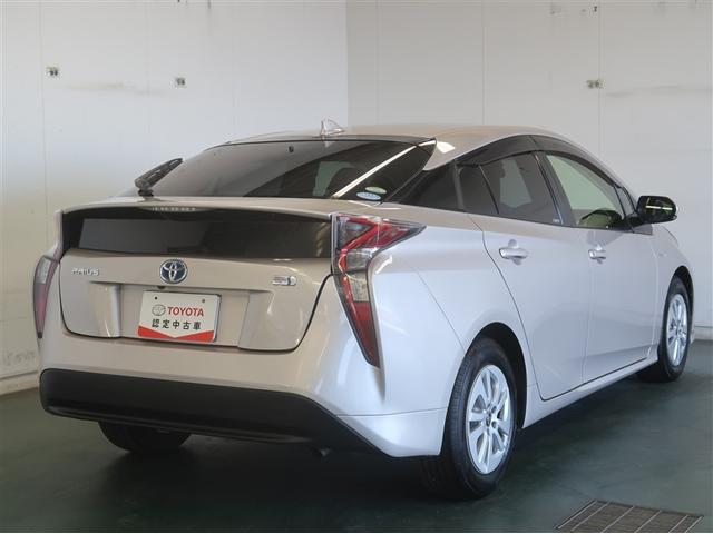 プリウス Ｓ　ＤＶＤ視聴可能　ＬＥＤヘット　地デジテレビ　盗難防止システム　スマキー　ＡＣ　ナビ＆ＴＶ　横滑り防止システム　バックガイドモニター　ＥＴＣ車載器　アルミホイール　運転席パワーウィンドウ　リモコンキー（6枚目）