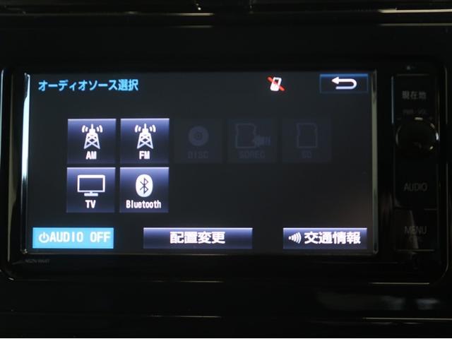 プリウス Ｓ　ＤＶＤ視聴可能　ＬＥＤヘット　地デジテレビ　盗難防止システム　スマキー　ＡＣ　ナビ＆ＴＶ　横滑り防止システム　バックガイドモニター　ＥＴＣ車載器　アルミホイール　運転席パワーウィンドウ　リモコンキー（11枚目）