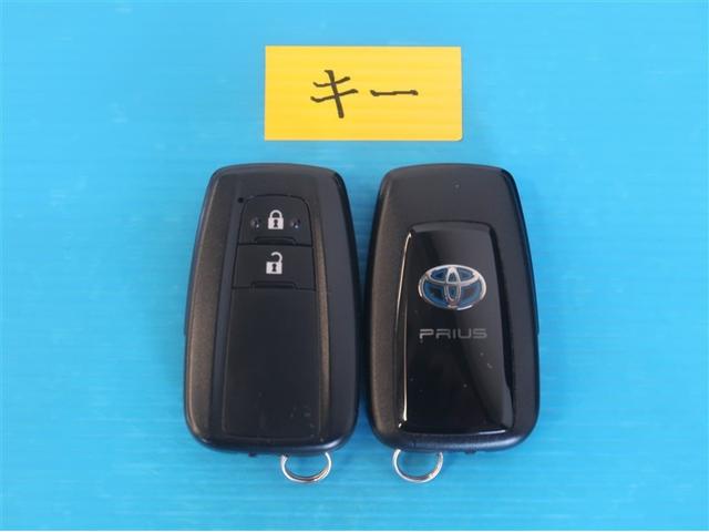プリウス Ｓ　ＤＶＤ視聴可能　ＬＥＤヘット　地デジテレビ　盗難防止システム　スマキー　ＡＣ　ナビ＆ＴＶ　横滑り防止システム　バックガイドモニター　ＥＴＣ車載器　アルミホイール　運転席パワーウィンドウ　リモコンキー（24枚目）
