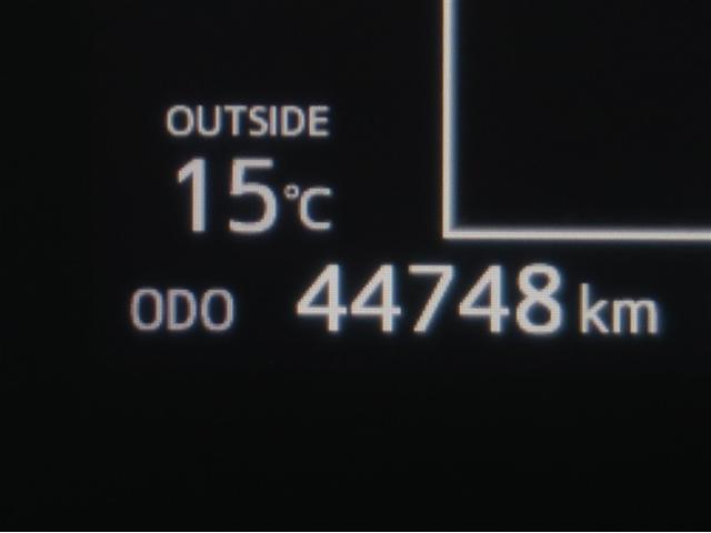 シエンタ ファンベースＧ　クエロ　バックモニター　ＬＥＤライト　スマートキー　横滑り防止装置　オートエアコン　ＥＴＣ　Ｗエアバック　パワーウィンドウ　盗難防止装置　メモリーナビ　フルセグ　アイドリングストップ　ナビ＆ＴＶ　ワンオーナー（8枚目）