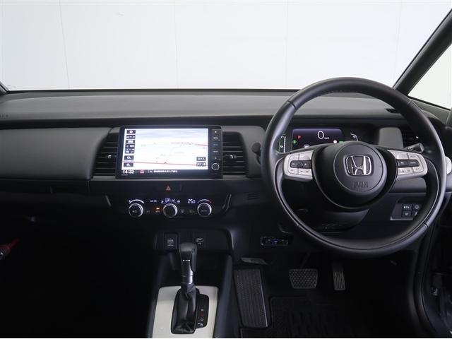 フィット ｅ：ＨＥＶホーム　前後誤発進抑制機能　助手席エアバッグ　運転席エアバッグ　ＡＵＸ　１オナ　アイドリングストップ　ＬＥＤライト　バックカメラ　ＡＢＳ　サイドエアバッグ　オートクルーズコントロール　フルセグＴＶ　ＤＶＤ再生（9枚目）