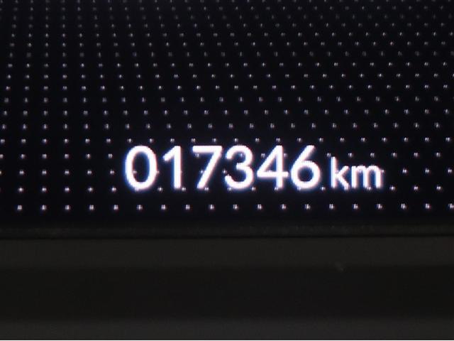 フィット ｅ：ＨＥＶホーム　前後誤発進抑制機能　助手席エアバッグ　運転席エアバッグ　ＡＵＸ　１オナ　アイドリングストップ　ＬＥＤライト　バックカメラ　ＡＢＳ　サイドエアバッグ　オートクルーズコントロール　フルセグＴＶ　ＤＶＤ再生（10枚目）