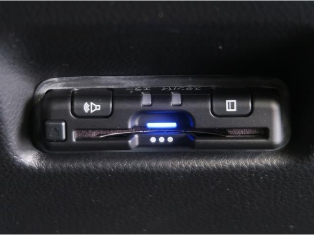 フィット ｅ：ＨＥＶホーム　前後誤発進抑制機能　助手席エアバッグ　運転席エアバッグ　ＡＵＸ　１オナ　アイドリングストップ　ＬＥＤライト　バックカメラ　ＡＢＳ　サイドエアバッグ　オートクルーズコントロール　フルセグＴＶ　ＤＶＤ再生（19枚目）