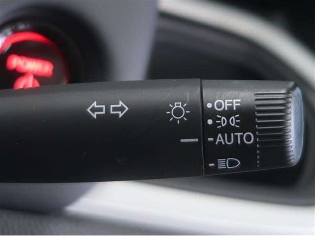 フィット ｅ：ＨＥＶホーム　前後誤発進抑制機能　助手席エアバッグ　運転席エアバッグ　ＡＵＸ　１オナ　アイドリングストップ　ＬＥＤライト　バックカメラ　ＡＢＳ　サイドエアバッグ　オートクルーズコントロール　フルセグＴＶ　ＤＶＤ再生（22枚目）