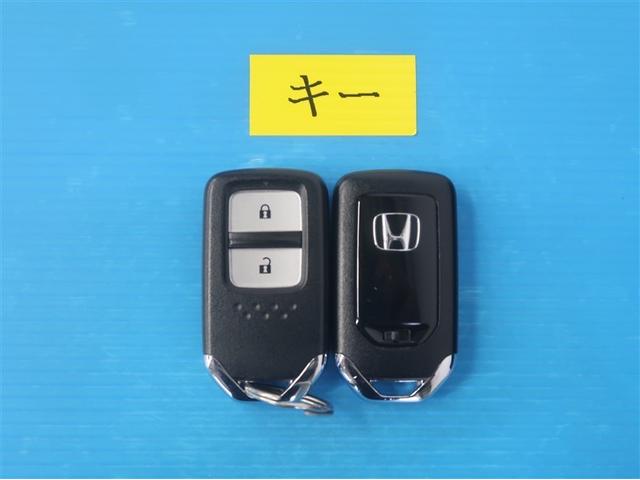 フィット ｅ：ＨＥＶホーム　前後誤発進抑制機能　助手席エアバッグ　運転席エアバッグ　ＡＵＸ　１オナ　アイドリングストップ　ＬＥＤライト　バックカメラ　ＡＢＳ　サイドエアバッグ　オートクルーズコントロール　フルセグＴＶ　ＤＶＤ再生（28枚目）