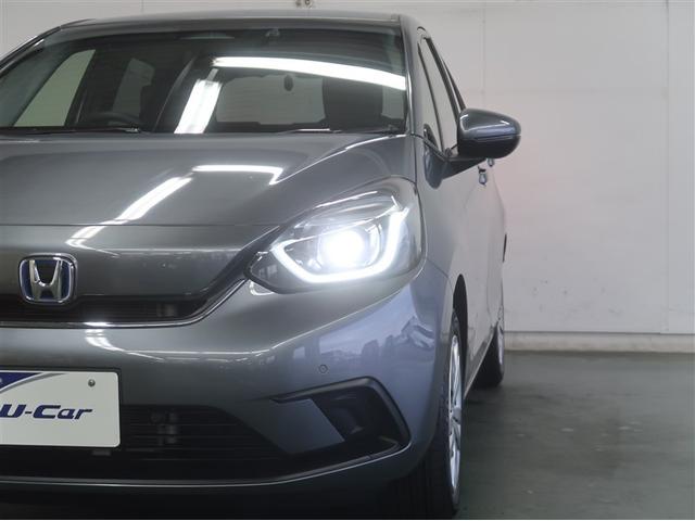 フィット ｅ：ＨＥＶホーム　前後誤発進抑制機能　助手席エアバッグ　運転席エアバッグ　ＡＵＸ　１オナ　アイドリングストップ　ＬＥＤライト　バックカメラ　ＡＢＳ　サイドエアバッグ　オートクルーズコントロール　フルセグＴＶ　ＤＶＤ再生（29枚目）