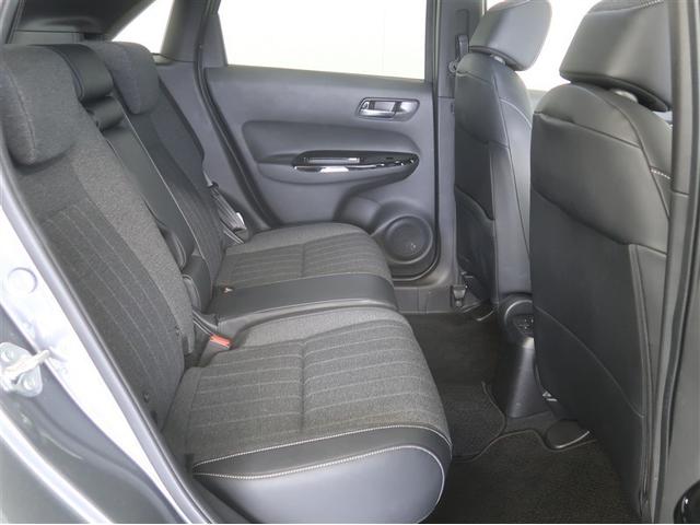 フィット ｅ：ＨＥＶホーム　前後誤発進抑制機能　助手席エアバッグ　運転席エアバッグ　ＡＵＸ　１オナ　アイドリングストップ　ＬＥＤライト　バックカメラ　ＡＢＳ　サイドエアバッグ　オートクルーズコントロール　フルセグＴＶ　ＤＶＤ再生（31枚目）