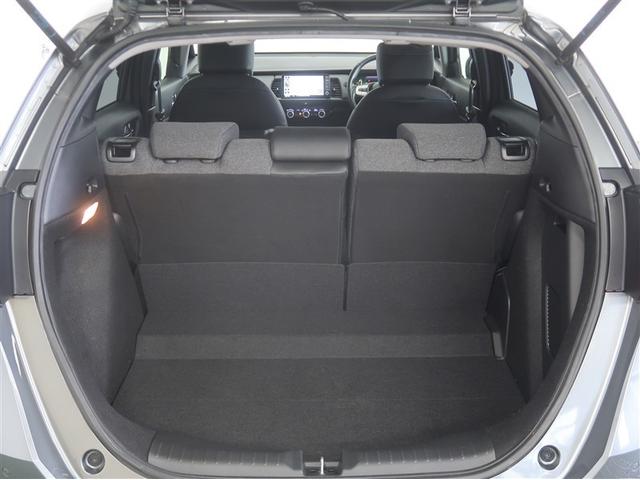 フィット ｅ：ＨＥＶホーム　前後誤発進抑制機能　助手席エアバッグ　運転席エアバッグ　ＡＵＸ　１オナ　アイドリングストップ　ＬＥＤライト　バックカメラ　ＡＢＳ　サイドエアバッグ　オートクルーズコントロール　フルセグＴＶ　ＤＶＤ再生（32枚目）