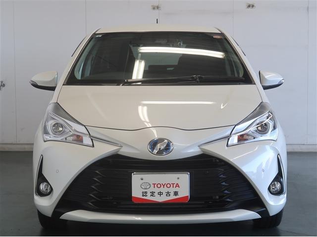 ヴィッツ ハイブリッドＦ　セーフティーエディションＩＩＩ　バックモニタ－　ＬＥＤヘッド　１オーナー車　地デジ　ＤＶＤ再生可　インテリキー　オートエアコン　キーレスエントリー　ＥＴＣ　パワーステアリング　ドライブレコーダー　ナビＴＶ　横滑り防止機能　エアバッグ（6枚目）