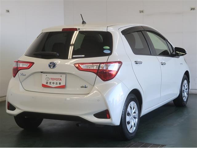 ヴィッツ ハイブリッドＦ　セーフティーエディションＩＩＩ　バックモニタ－　ＬＥＤヘッド　１オーナー車　地デジ　ＤＶＤ再生可　インテリキー　オートエアコン　キーレスエントリー　ＥＴＣ　パワーステアリング　ドライブレコーダー　ナビＴＶ　横滑り防止機能　エアバッグ（8枚目）