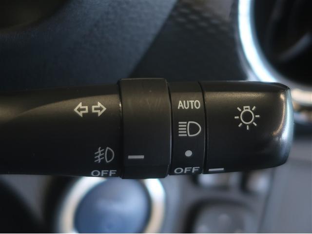 ヴィッツ ハイブリッドＦ　セーフティーエディションＩＩＩ　バックモニタ－　ＬＥＤヘッド　１オーナー車　地デジ　ＤＶＤ再生可　インテリキー　オートエアコン　キーレスエントリー　ＥＴＣ　パワーステアリング　ドライブレコーダー　ナビＴＶ　横滑り防止機能　エアバッグ（22枚目）