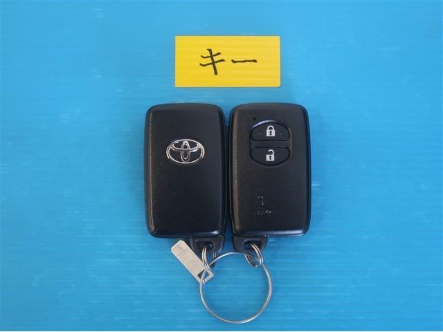 ヴィッツ ハイブリッドＦ　セーフティーエディションＩＩＩ　バックモニタ－　ＬＥＤヘッド　１オーナー車　地デジ　ＤＶＤ再生可　インテリキー　オートエアコン　キーレスエントリー　ＥＴＣ　パワーステアリング　ドライブレコーダー　ナビＴＶ　横滑り防止機能　エアバッグ（27枚目）