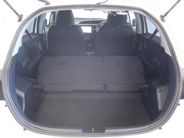 ヴィッツ ハイブリッドＦ　セーフティーエディションＩＩＩ　バックモニタ－　ＬＥＤヘッド　１オーナー車　地デジ　ＤＶＤ再生可　インテリキー　オートエアコン　キーレスエントリー　ＥＴＣ　パワーステアリング　ドライブレコーダー　ナビＴＶ　横滑り防止機能　エアバッグ（32枚目）