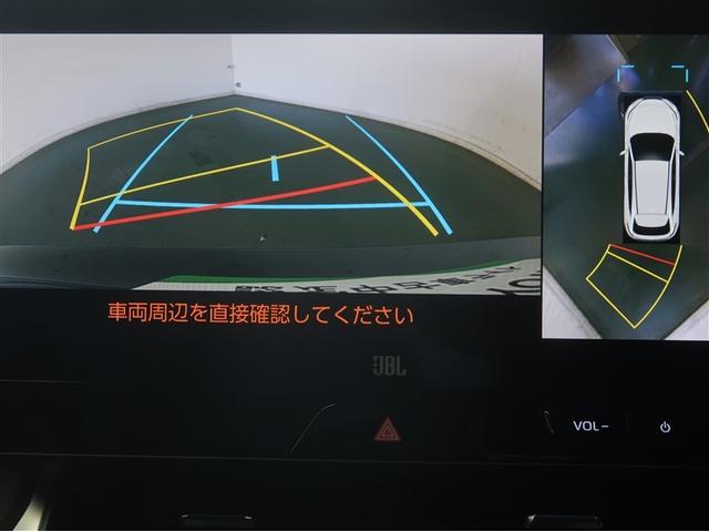 �p�m���~�b�N�r���[���j�^�[�t���ł��B�ԗ����ォ�猩���l�ȉf�����f�B�X�v���C�I�[�f�B�I��ʂɕ\���B�^�]�Ȃ���̖ڎ������ł͌��ɂ����A�ԗ����ӂ̏󋵂����A���^�C���ł�������m�F�o���܂��B