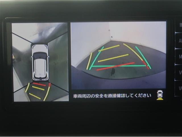 �p�m���~�b�N�r���[���j�^�[�t���ł��B�ԗ����ォ�猩���l�ȉf�����f�B�X�v���C�I�[�f�B�I��ʂɕ\���B�^�]�Ȃ���̖ڎ������ł͌��ɂ����A�ԗ����ӂ̏󋵂����A���^�C���ł�������m�F�o���܂��B