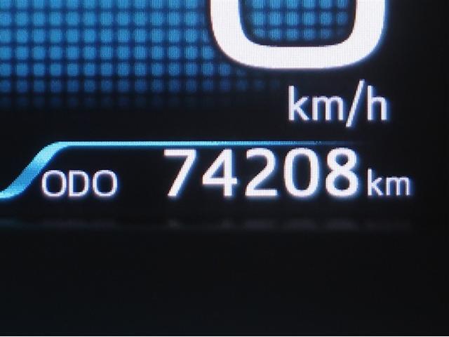 プリウス Ａツーリングセレクション　誤発進抑制　スマ－トキ－　ＥＴＣ車載器　横滑防止　ドラレコ付き　地デジ　Ｉストップ　イモビライザー　１オーナ　クルコン　ＬＥＤヘッドライト　ナビＴＶ　キーフリ　ＤＶＤ再生機能　アルミ　オ－トエアコン（10枚目）