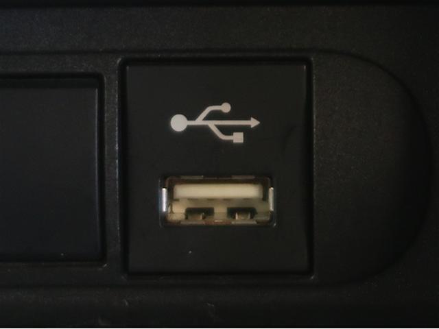 �t�r�a�ڑ��ɂ��O���I�[�f�B�I�ƘA�g���鎖���ł��ԓ��ŉ��y���y���ގ����o���܂��B