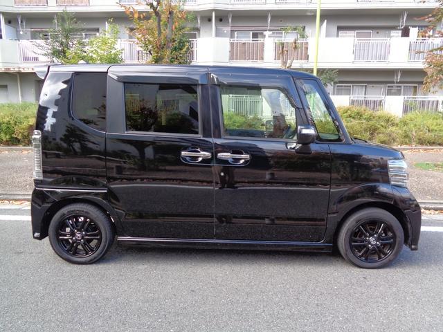 N-BOXカスタム G SSブラックスタイルパッケージ 社外HDDナビ/Bluetooth/フルセグ/バックカメラ/CD録音/DVD再生/社外シートカバー/プッシュスタートボタン/スマートキー/HID/ブラック14インチアルミホイル/両側電動スライドドア(12枚目)