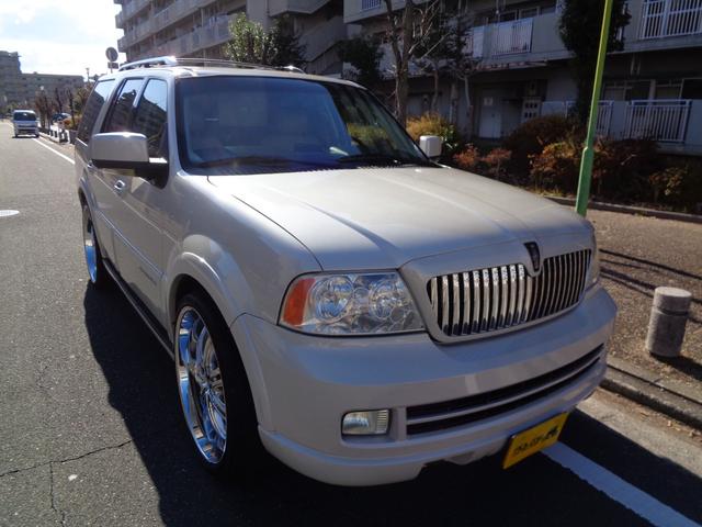 リンカーンナビゲーター ベースグレード　１ナンバー登録／後期モデル／社外２６インチアルミ／ベージュ革シート／サンルーフ／電動サイドステップ／バネサス交換済み／パワーバックドア／メモリーナビ／フルセグ／バックカメラ／Ｂｌｕｅｔｏｏｔｈ／４ＷＤ（14枚目）