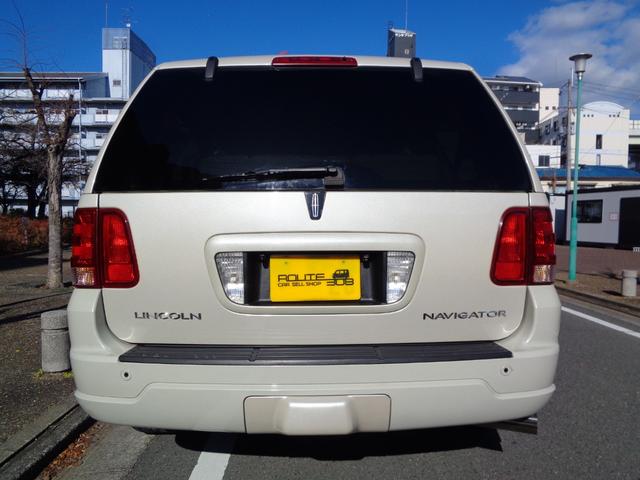 リンカーンナビゲーター ベースグレード　１ナンバー登録／後期モデル／社外２６インチアルミ／ベージュ革シート／サンルーフ／電動サイドステップ／バネサス交換済み／パワーバックドア／メモリーナビ／フルセグ／バックカメラ／Ｂｌｕｅｔｏｏｔｈ／４ＷＤ（20枚目）